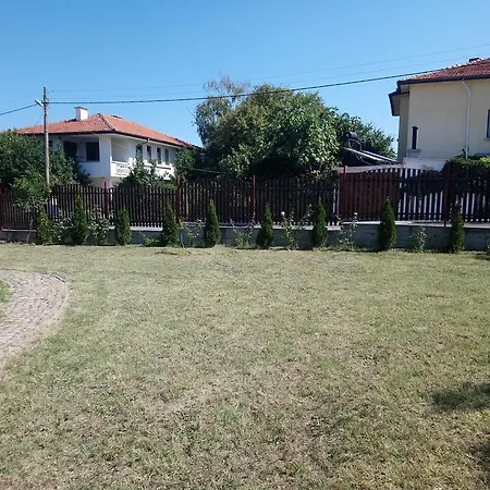 Holiday Kalin בית הארחה *